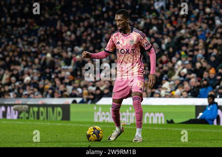 29 dicembre 2023: The Hawthorns, West Bromwich, West Midlands, Inghilterra; EFL Championship Football, West Bromwich Albion contro Leeds United; Jaidon Anthony di Leeds al ballo Foto Stock