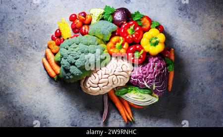 Cervello umano fatto di varietà di verdure colorate, concetto di vegetariano, vegano, nutrizione sana Foto Stock