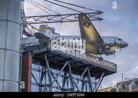 Rosinenbomber, Deutsches Technikmuseum, Trebbiner Straße, Kreuzberg, Friedrichshain-Kreuzberg, Berlin, Deutschland *** Raisin Bomber, German Museum of Technology, Trebbiner Straße, Kreuzberg, Friedrichshain Kreuzberg, Berlino, Germania Foto Stock