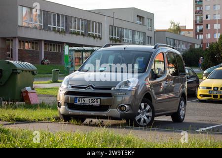 HAVIROV, REPUBBLICA CECA - 2 AGOSTO 2016: Autovettura Citroen Berlingo Multispace MPV di seconda generazione B9 Foto Stock