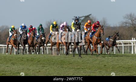 Foto di Petrossian, guidato da Harry Cobden e addestrato da Paul Nicholls, che corre su ostacoli a Wincanton, il 21 marzo 2022 Foto Stock