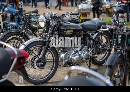 Moto Vincent HRD in mostra al Race Day Airshow tenutosi a Shuttleworth il 2 ottobre 2023. Foto Stock