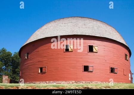 il granaio rosso rotondo ad arcadia, oklahoma, usa Foto Stock