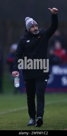 Il manager dello Scarborough Athletic Jonathan Greening durante il Vanarama National League North match tra Darlington e Scarborough Athletic a Blackwell Meadows, Darlington, sabato 30 dicembre 2023. (Foto: Michael driver | mi News) crediti: MI News & Sport /Alamy Live News Foto Stock