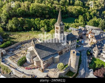 Chiesa del villaggio di Arties a Lerida Catalogna di Spagna Pirenei nella Valle dell'Aran, catalogata dei villaggi più belli della Spagna Foto Stock