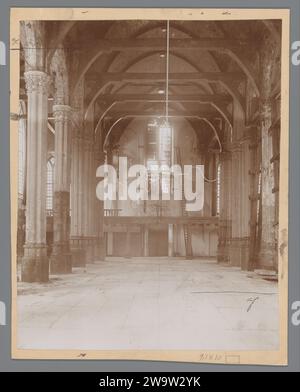 Interno della Cappella Nieuwezijds ad Amsterdam, Albert Adriaansz (possibile), 1908 foto supporto fotografico di Amsterdam. Interno in cartone della chiesa Nieuwezijds Chapel Foto Stock