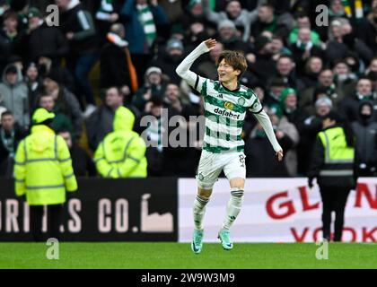 Glasgow, Regno Unito. 30 dicembre 2023. Kyogo Furuhashi del Celtic festeggia dopo aver segnato il secondo gol della sua squadra durante la partita di Premiership scozzese al Celtic Park di Glasgow. Il credito fotografico dovrebbe leggere: Neil Hanna/Sportimage Credit: Sportimage Ltd/Alamy Live News Foto Stock