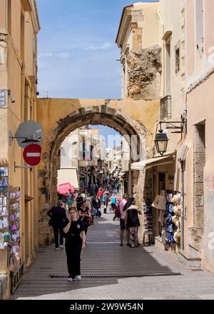 Porta di Guora alla città vecchia, città di Rethymno, regione di Rethymno, Creta, Grecia Foto Stock