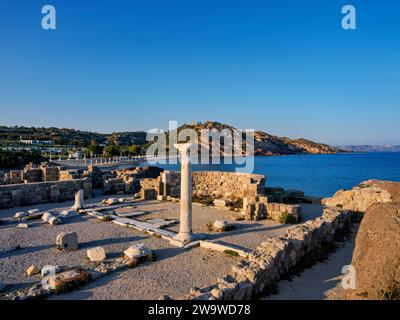 St Rovine della basilica di Stefanos al tramonto, spiaggia di Agios Stefanos, isola di Kos, Dodecaneso, Grecia Foto Stock