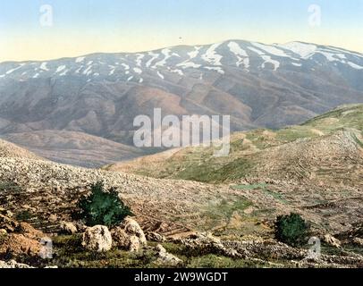 Gesamtansicht des Berges Hermon, Heiliges Land, Libanon und Syrien, um 1890, Historisch, Digital restaurierte Reproduktion von einer Vorlage aus dem 19. Jahrhundert / Vista generale del Monte Hermon, Terra Santa, Libano e Siria, 1890, storico, riproduzione restaurata digitalmente da un originale del xix secolo Foto Stock