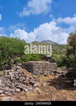 Rovine di antichi insediamenti, isola di Nisyros, Dodecaneso, Grecia Foto Stock