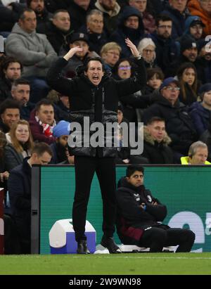 Birmingham, Regno Unito. 30 dicembre 2023. Unai Emery (allenatore dell'Aston Villa) alla partita dell'Aston Villa contro Burnley EPL, a Villa Park, Birmingham, Regno Unito, il 30 dicembre 2023. Credito: Paul Marriott/Alamy Live News Foto Stock