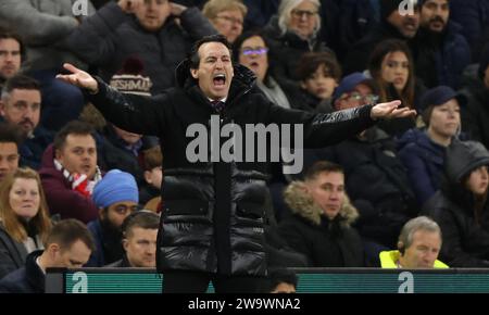 Birmingham, Regno Unito. 30 dicembre 2023. Unai Emery (allenatore dell'Aston Villa) alla partita dell'Aston Villa contro Burnley EPL, a Villa Park, Birmingham, Regno Unito, il 30 dicembre 2023. Credito: Paul Marriott/Alamy Live News Foto Stock