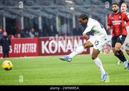 Milano, Italia. 30 dicembre 2023. Armand Laurient. (Sassuolo) durante la partita AC Milan vs US Sassuolo, campionato di calcio italiano di serie A A Milano, Italia, dicembre 30 2023 credito: Agenzia fotografica indipendente/Alamy Live News Foto Stock