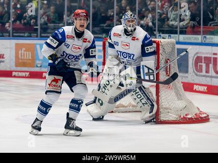 Augusta, Deutschland. 30 dicembre 2023. Peter Spornberger (Schwenninger Wild Wings, n. 50). Augsburger Panther gegen Schwenninger Wild Wings, Eishockey, DEL, 33. Spieltag, Saison 2023/2024, 30.12.2023. Foto: Eibner-Pressefoto/Heike Feiner Credit: dpa/Alamy Live News Foto Stock