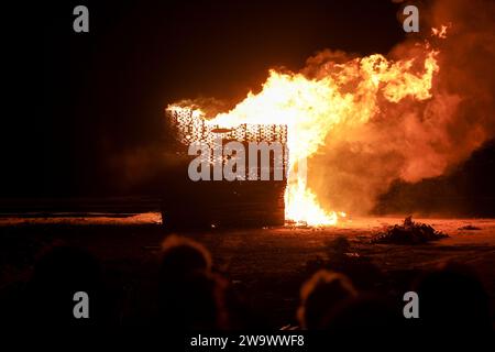 SCHEVENINGEN - il nuovo anno è tradizionalmente annunciato sulla spiaggia di Scheveningen con un falò, un giorno prima del solito. Il vento dovrebbe soffiare troppo forte la vigilia di Capodanno. ANP VRPRESS paesi bassi OUT - belgio OUT Foto Stock