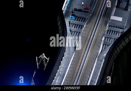 Garmisch Partenkirchen, Germania. 30 dicembre 2023. Sci nordico/salto con gli sci: Coppa del mondo, grande collina, donne, seconda competizione, Nica Prevc slovena in azione. Credito: Karl-Josef Hildenbrand/dpa/Alamy Live News Foto Stock