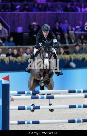 Henrik von Eckermann della Svezia con Iliana durante la Longines FEI Jumping World Cup™ presentata da BMW al Jumping Mechelen il 30 dicembre 2023, Nekkerhal, Belgio (foto di Maxime David - MXIMD Pictures) Foto Stock