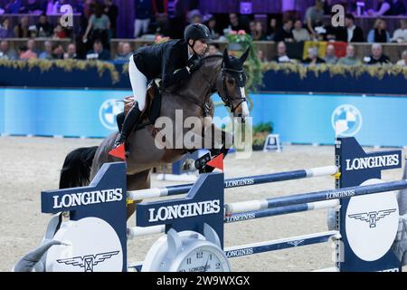 Henrik von Eckermann della Svezia con Iliana durante la Longines FEI Jumping World Cup™ presentata da BMW al Jumping Mechelen il 30 dicembre 2023, Nekkerhal, Belgio (foto di Maxime David - MXIMD Pictures) Foto Stock