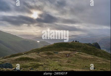 Alcock Tarn visto da Stone Arthur, Grasmere, Lake District, Cumbria Foto Stock