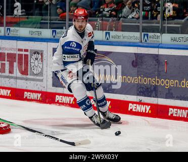 Augusta, Deutschland. 30 dicembre 2023. Chris Brown (Schwenninger Wild Wings, n. 19). Augsburger Panther gegen Schwenninger Wild Wings, Eishockey, DEL, 33. Spieltag, Saison 2023/2024, 30.12.2023. Foto: Eibner-Pressefoto/Heike Feiner Credit: dpa/Alamy Live News Foto Stock