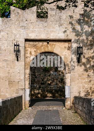 Gate d'Amboise, centro storico medievale, città di Rodi, Isola di Rodi, Dodecaneso, Grecia Foto Stock