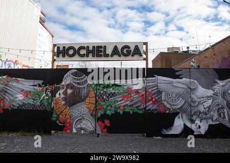 Benvenuto all'insegna di Hochelaga e al murale di cavalli alati in Ontario Street a Montreal, Quebec, Canada Foto Stock