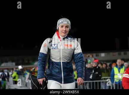 Garmisch Partenkirchen, Deutschland. 30 dicembre 2023. Garmisch-Partenkirchen, Deutschland 30. Dezember 2023: Two Nights Tour, FIS Skisprung Weltcup Damen, Skispringen, Garmisch-Partenkirchen, Olympiaschanze SEIFRIEDSBERGER Jacqueline (AUT) Kopf, Oberkörper Credit: dpa/Alamy Live News Foto Stock