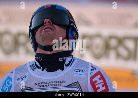 Adrian Smiseth Sejersted (NOR) gareggia durante la Coppa del mondo di sci alpino Audi FIS, MenÕs gara di Downhill sul Saslong Slope in Val Gardena il 16 dicembre, Foto Stock