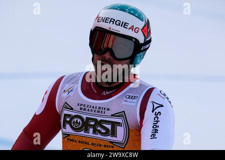 Vincent Kriechmayr (AUT) gareggia durante la Coppa del mondo di sci alpino Audi FIS, MenÕs gara di Downhill sul Saslong Slope in Val Gardena il 16 dicembre 2023, Foto Stock