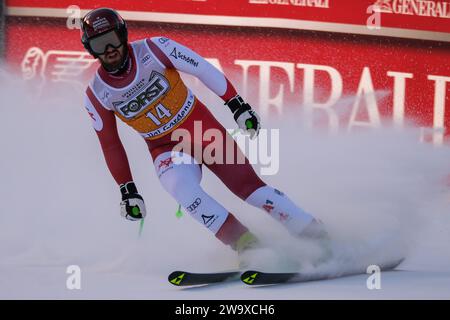 Daniel Hemetsberger (AUT) gareggia durante la Coppa del mondo di sci alpino Audi FIS, MenÕs Downhill Race sul Saslong Slope in Val Gardena il 16 dicembre 2023, Foto Stock