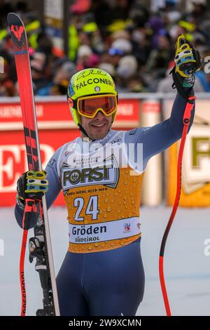 Christof Innerhofer (ITA) gareggia durante la Coppa del mondo di sci alpino Audi FIS, MenÕs Downhill Race sul Saslong Slope in Val Gardena il 16 dicembre 2023, Foto Stock