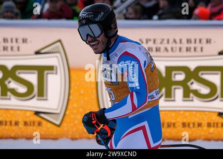 Cyprien Sarrazin (fra) gareggia durante la Coppa del mondo di sci alpino Audi FIS, MenÕs gara di Downhill sul Saslong Slope in Val Gardena il 16 dicembre 2023, va Foto Stock