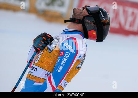 Cyprien Sarrazin (fra) gareggia durante la Coppa del mondo di sci alpino Audi FIS, MenÕs gara di Downhill sul Saslong Slope in Val Gardena il 16 dicembre 2023, va Foto Stock