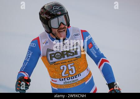 Cyprien Sarrazin (fra) gareggia durante la Coppa del mondo di sci alpino Audi FIS, MenÕs gara di Downhill sul Saslong Slope in Val Gardena il 16 dicembre 2023, va Foto Stock