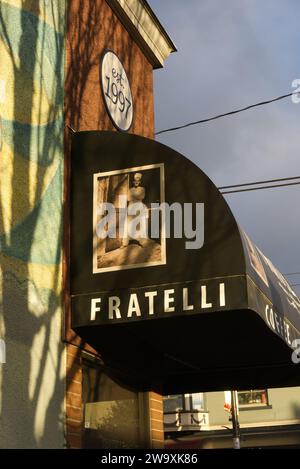 Fratelli Bakery, un panificio tradizionale italiano su Commercial Drive a Little Italy, Vancouver, British Columbia, Canada Foto Stock