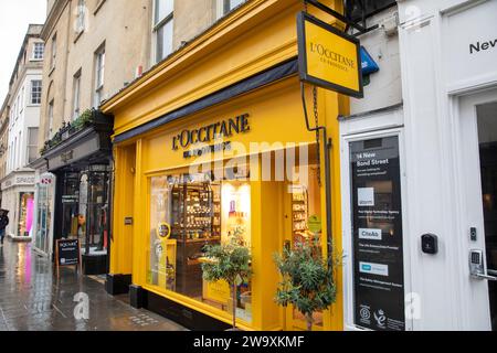 Negozio l'occitane nel centro di Bath Somerset, negozio giallo brillante, Inghilterra, Regno Unito, 2023 Foto Stock