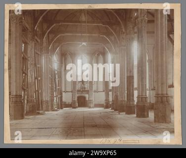 Interno della Cappella Nieuwezijds ad Amsterdam, Albert Adriaansz (possibile), 1908 foto supporto fotografico di Amsterdam. Interno in cartone della chiesa Nieuwezijds Chapel Foto Stock