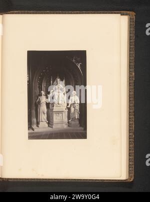 Scultura in marmo nella camera del Principe, John Harrington, c. 1864 - nel o prima del 1869 fotografare Londra supporto fotografico albume stampa scultura Houses of Parliament Foto Stock