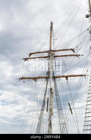 Port Adelaide, Australia meridionale, Australia - 2 febbraio 2018: L'albero della nave "One and all" ormeggiata sul molo. Costruito nel 1982 da volontari Foto Stock