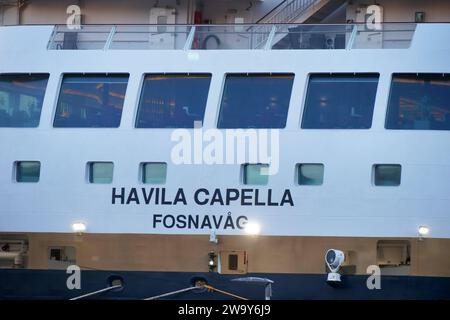 Bergen, Norwegen-Schiffsverkehr-Faehre der Rederei Havila legt im Hafen von Bergen in Norwegen An. Bergen, Norwegen-Schiffsverkehr-Havila **** Bergen, Norvegia traffico di spedizione attracchi per traghetti Havila nel porto di Bergen in Norvegia Bergen, Norvegia traffico di spedizione Havila Foto Stock