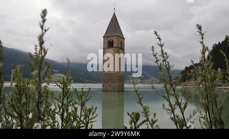 Lago di Resia Dolomiti Italia europa Foto Stock