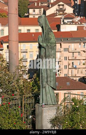 Statua della Madonna dei lavoratori (dello scultore Giovanni Cantono), Monte dei Cappuccini, Torino, Piemonte, Italia Foto Stock