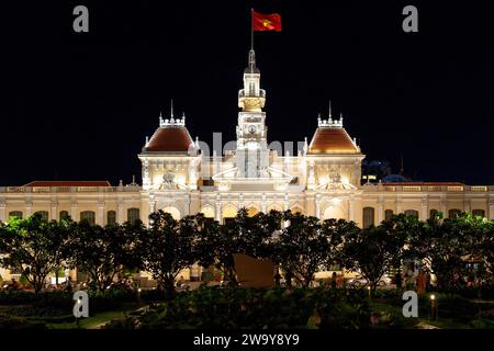 Il Municipio di ho chi Minh o Municipio di Saigon o Hôtel de Ville de Saigon fu costruito nel 1902-1908 in stile coloniale francese per l'allora città di Saigon. IO Foto Stock