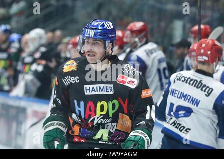 Augusta, Deutschland 30. Dicembre 2023: 1. DEL - 2023/2024 - SP.33 - Augsburger Panther vs. Schwenninger Wild Wings Im Bild: Chris Collins (Augsburger Panther) Foto Stock