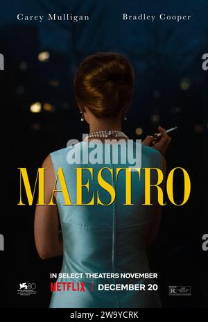 Maestro (2023) diretto da Bradley Cooper e interpretato da Carey Mulligan, Bradley Cooper e Matt Bomer. Biopic sul direttore d'orchestra-compositore Leonard Bernstein e sua moglie, l'attrice Felicia Montealegre Cohn Bernstein. Poster US One sheet ***SOLO PER USO EDITORIALE***. Credito: BFA / Netflix Foto Stock