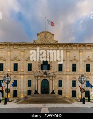 La Valletta, Malta - 23 dicembre 2023: Veduta del Palazzo del primo Ministro di Malta nel centro di la Valletta Foto Stock