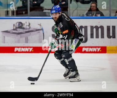 Augusta, Deutschland. 30 dicembre 2023. Luke Esposito (Augsburger Panther, n. 91). Augsburger Panther gegen Schwenninger Wild Wings, Eishockey, DEL, 33. Spieltag, Saison 2023/2024, 30.12.2023. Foto: Eibner-Pressefoto/Heike Feiner Credit: dpa/Alamy Live News Foto Stock