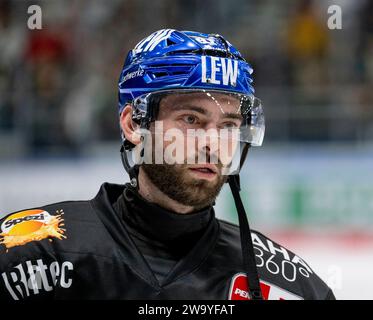 Augusta, Deutschland. 30 dicembre 2023. Luke Esposito (Augsburger Panther, n. 91). Augsburger Panther gegen Schwenninger Wild Wings, Eishockey, DEL, 33. Spieltag, Saison 2023/2024, 30.12.2023. Foto: Eibner-Pressefoto/Heike Feiner Credit: dpa/Alamy Live News Foto Stock