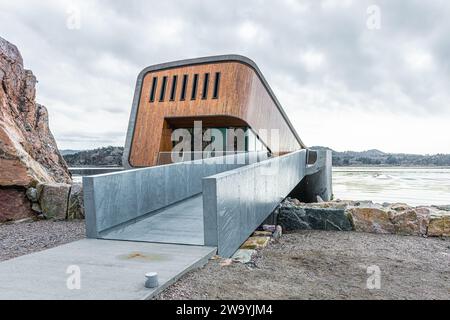 Lindesnes, Norvegia - 16 aprile 2022: Esterno del ristorante subacqueo Michelin. Foto Stock